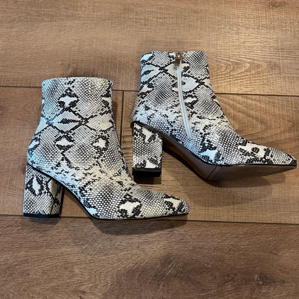 Women’s Snakeskin Pattern Ankle Booties
